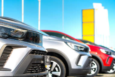 Neue moderne Autos zum Verkauf – Autoankäufer und Autoankauf